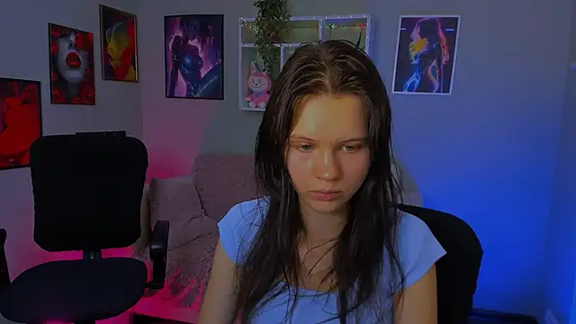 caroline_honeyy live cam on StripChat