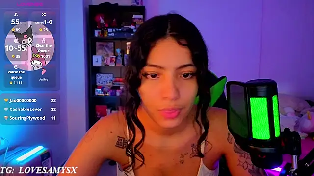 Lovelyamyy live cam on StripChat
