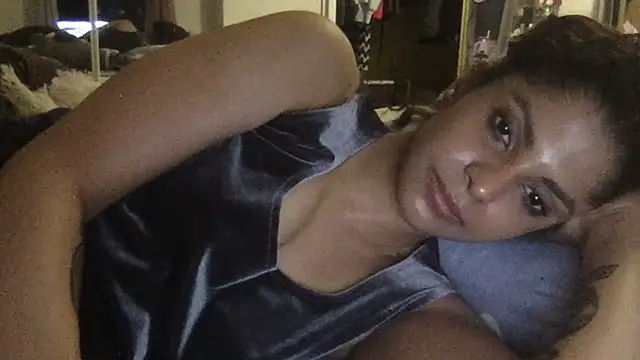 karlatiburcio live cam on StripChat
