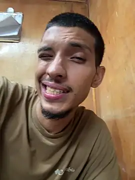 Guillermo618 live cam on StripChat