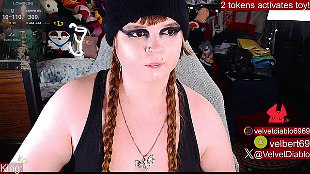 VelvetDiablo live cam on StripChat