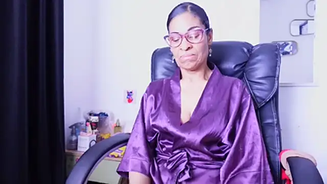 Aries_Mature webcam