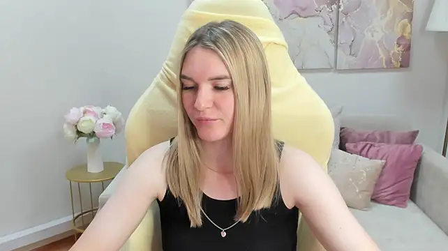 RoxyReignn live cam on StripChat