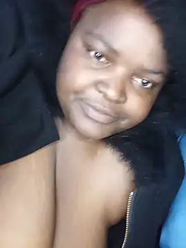 ChubbyLucia live cam on StripChat