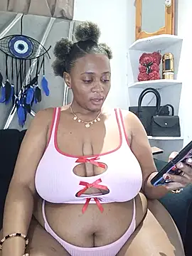 CocoBootyyy live cam on StripChat