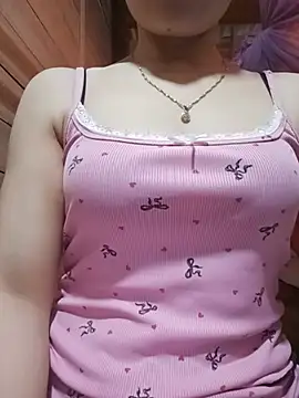 LucyyLy webcam