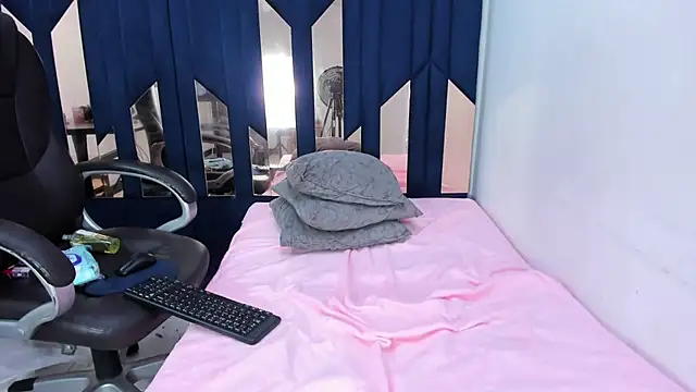 Aisha_hotts777 webcam