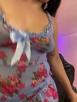 Lia_flowers webcam
