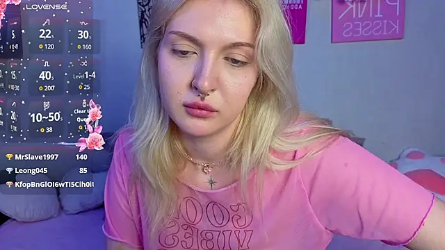 BlondieSummer webcam