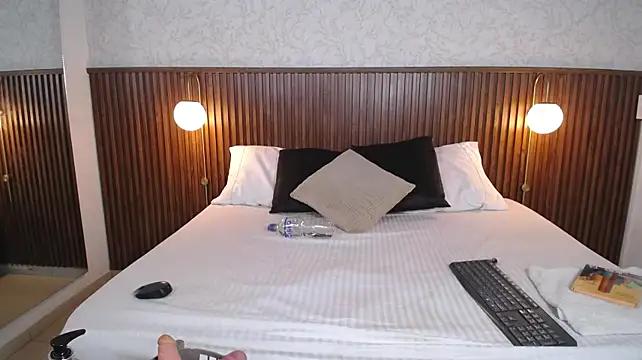 Ariana_Wayne webcam