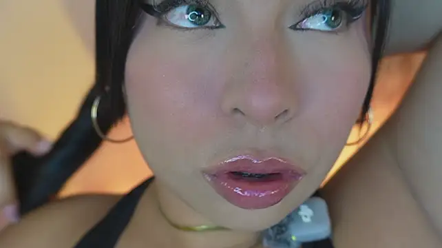 mia_roux1 live cam on StripChat