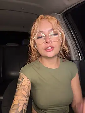 Joyce-fire live cam on StripChat