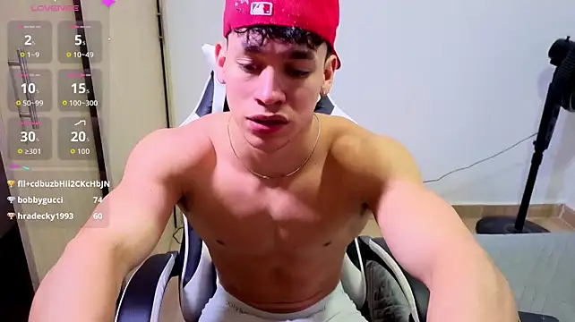 Luke_Muscle webcam