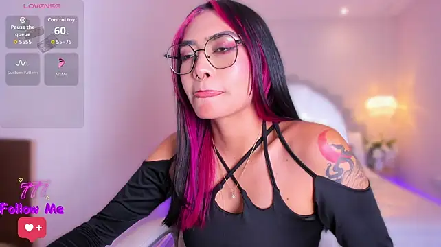 AzuraKindong 🙂 nude cam chat