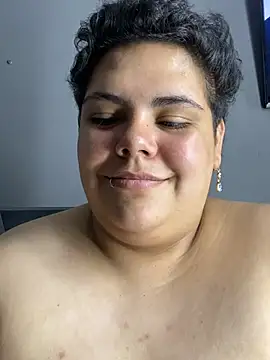 Hailey_Curvy webcam