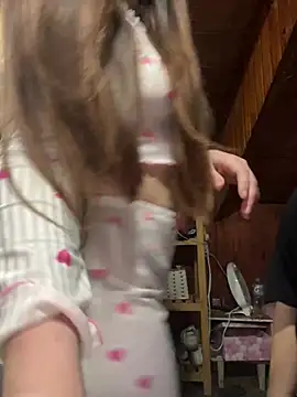 MillieBobbyBrowns webcam