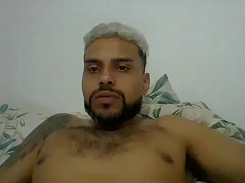 Franklin_Vikingo420 live cam on StripChat