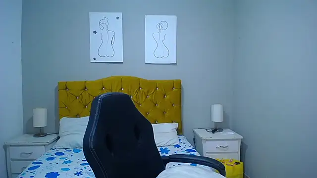 roses_little_ live cam on StripChat