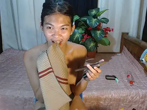 laura_leeforever webcam