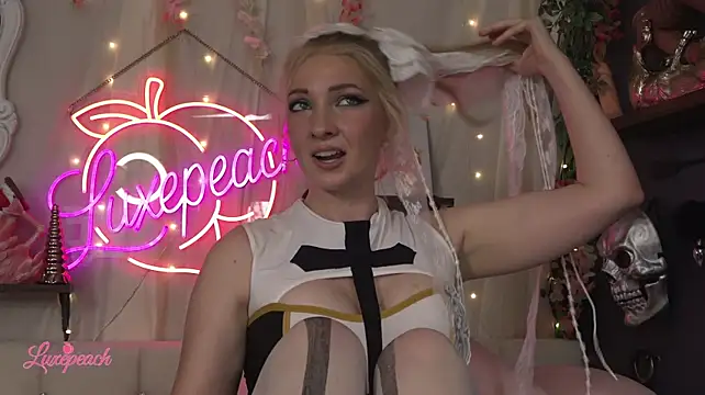 Luxe_Peach webcam