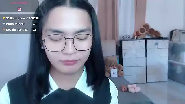 zhaviahale21 webcam