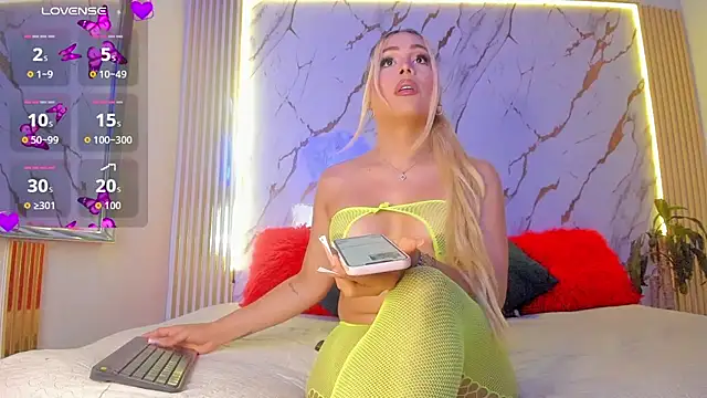 IzamarQueen1 webcam
