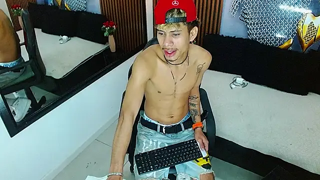 Skinny_cute_Alyer webcam