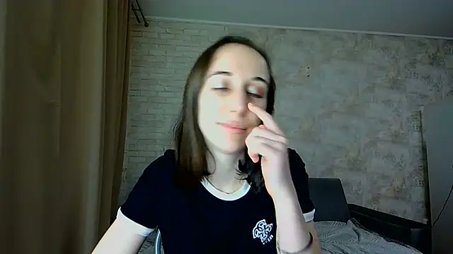 Anika_bloom webcam
