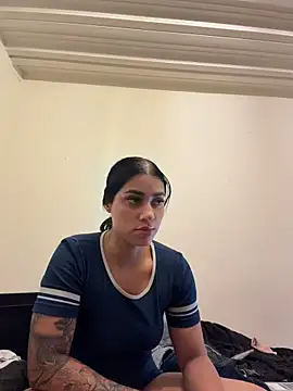 AlannaEvons webcam
