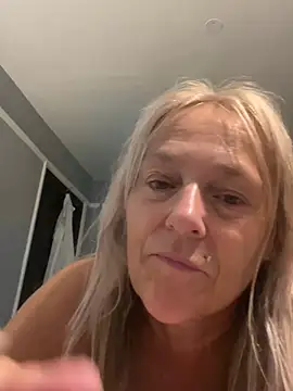 Blondnboujee53 live webcam