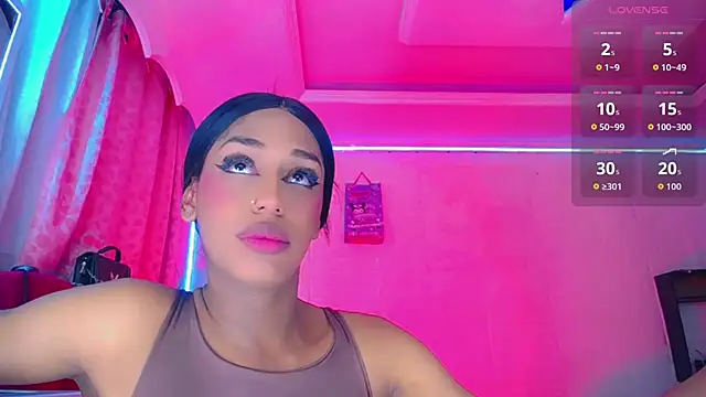 NahomiCamper live cam on StripChat