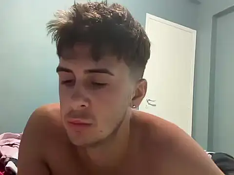 alin22010 live cam on StripChat