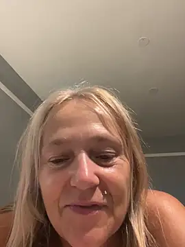Blondnboujee53