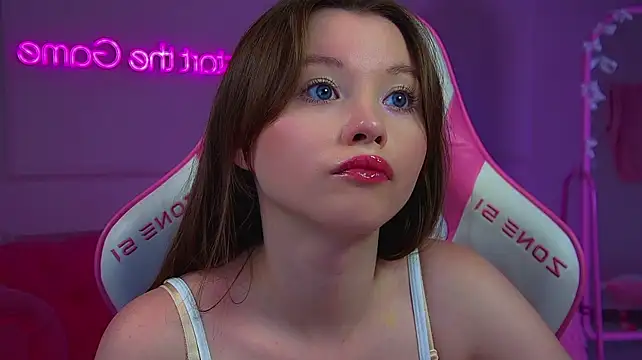 KeiraAsti live cam on StripChat
