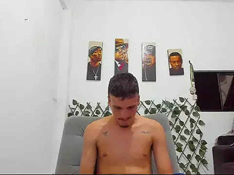 Latins_Boss live cam on StripChat