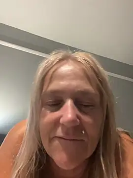 Blondnboujee53