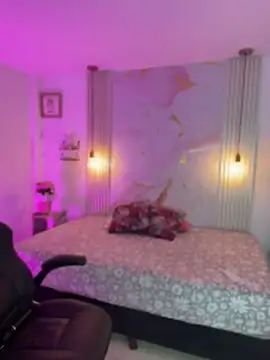amber_white15 live cam on StripChat