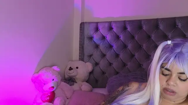 MiahJoness webcam
