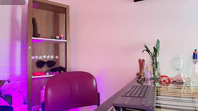 EllenaBoobs_ live cam on StripChat