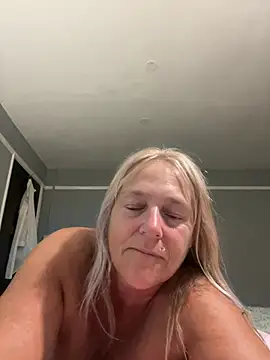 Blondnboujee53