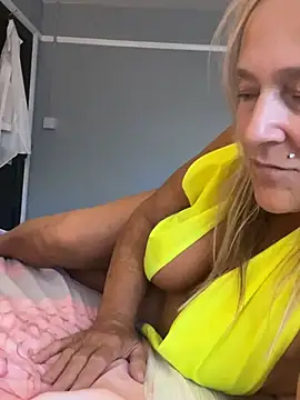 Blondnboujee53