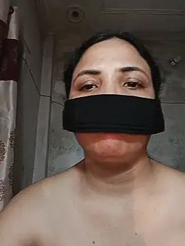 HotAishaa webcam