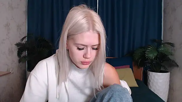 BlondyLedy webcam