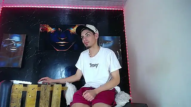 LuxeCouple live cam on StripChat