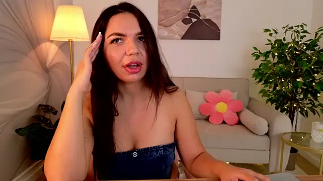 CamillaLarson webcam