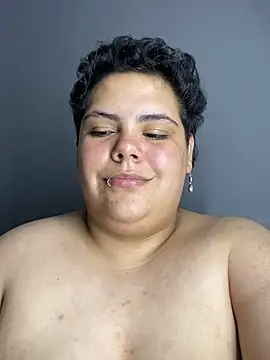 Hailey_Curvy