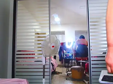 Olvia7985 live cam on StripChat