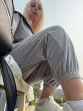 merlindave (F young) - Finger pussy/naked 🥵✌️🤪