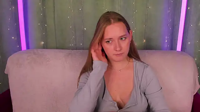 AlinaVice live cam on StripChat