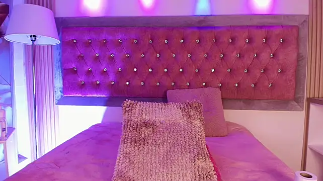 MylaDreams webcam